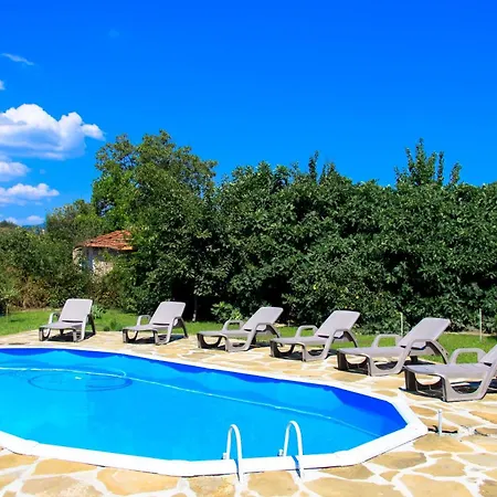 смокиня град Villa Hisarya