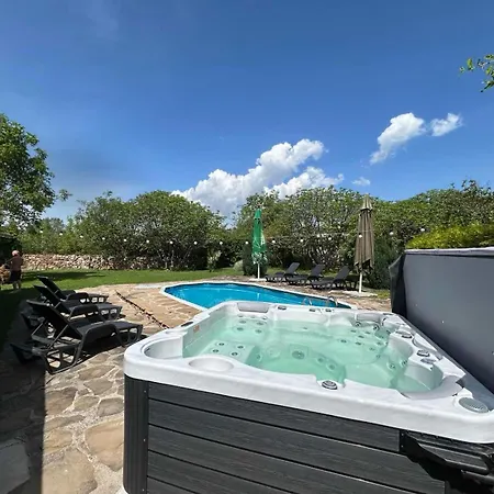 Villa смокиня град